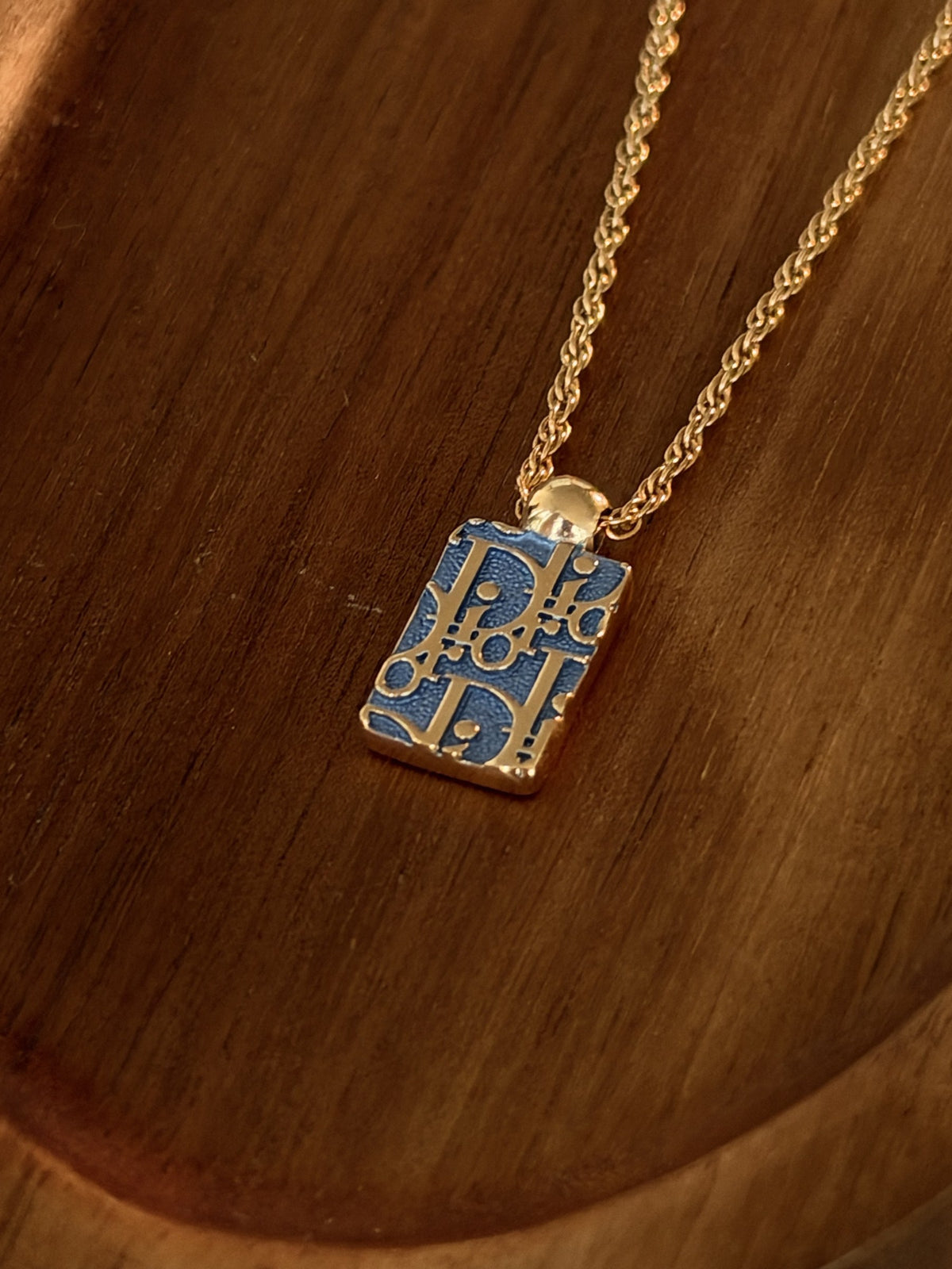 Oblique tag pendant, blue, rope chain