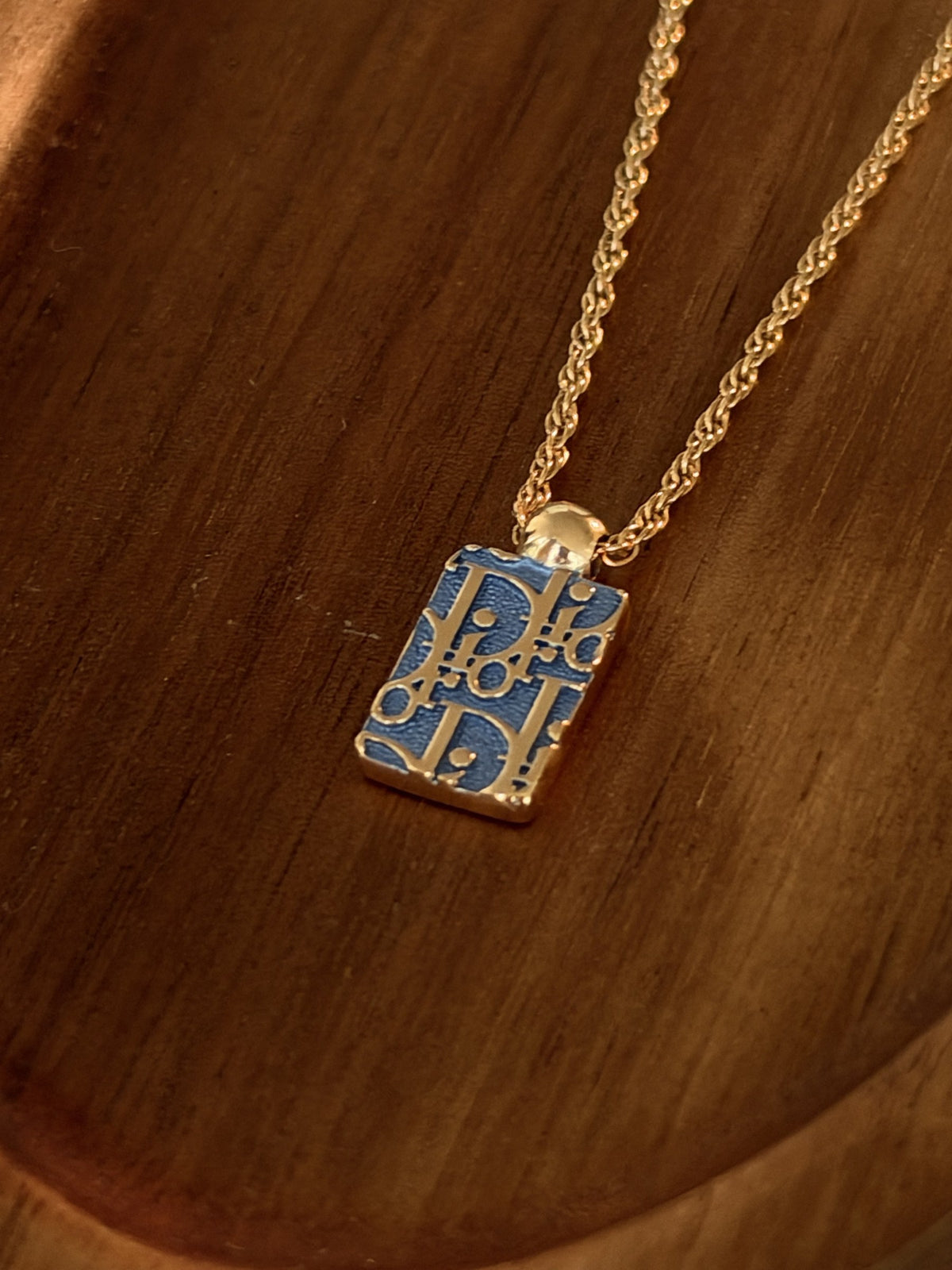 Oblique tag pendant, blue, rope chain