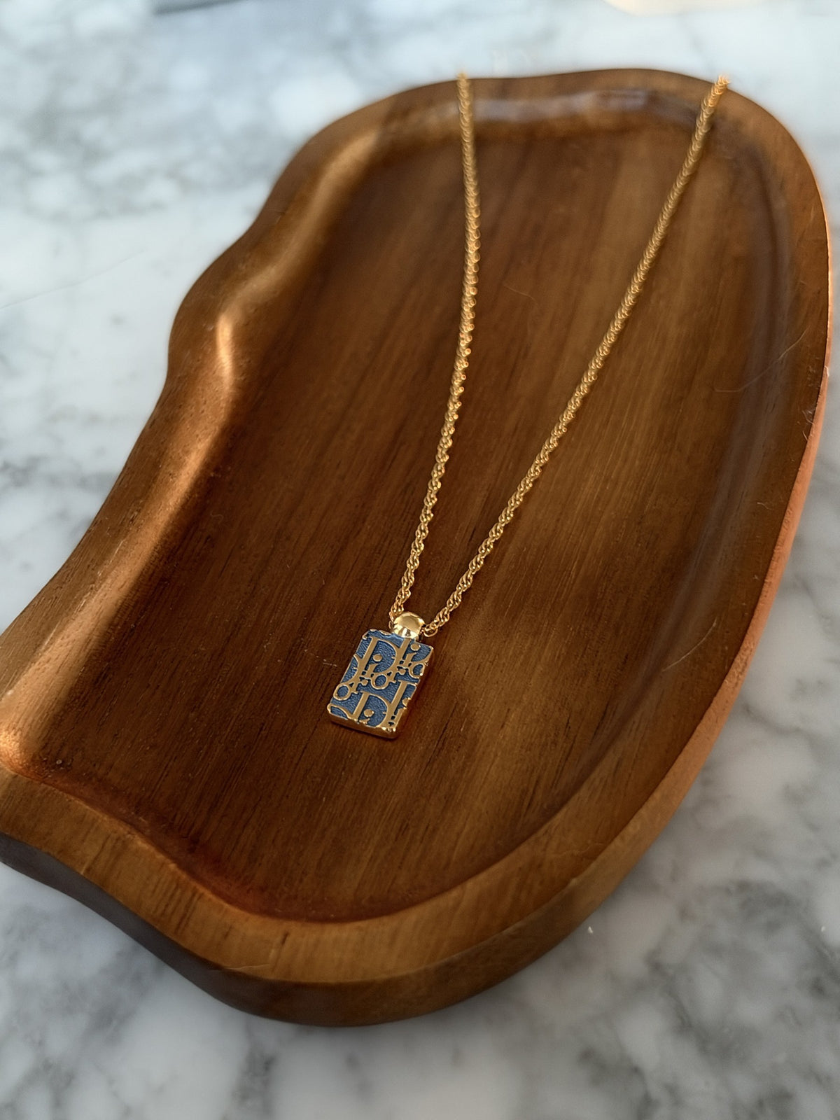 Oblique tag pendant, blue, rope chain