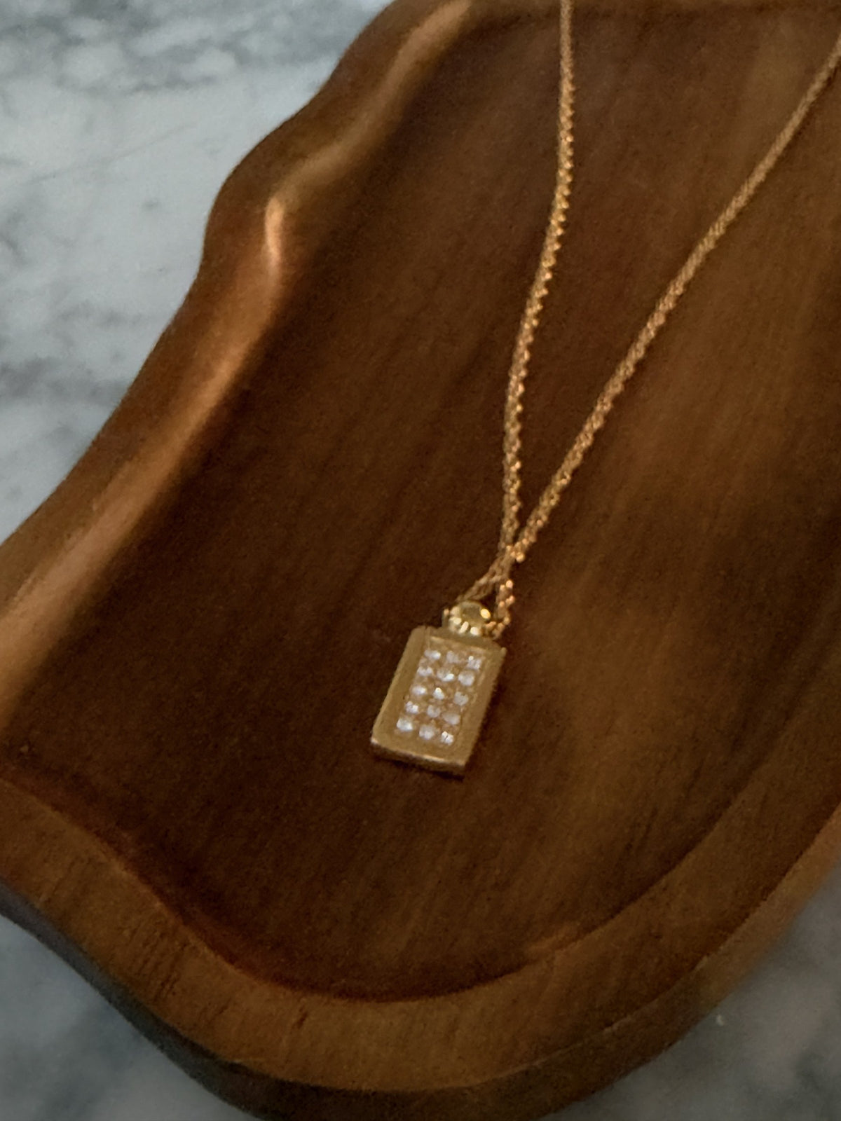 Oblique tag pendant, blue, rope chain