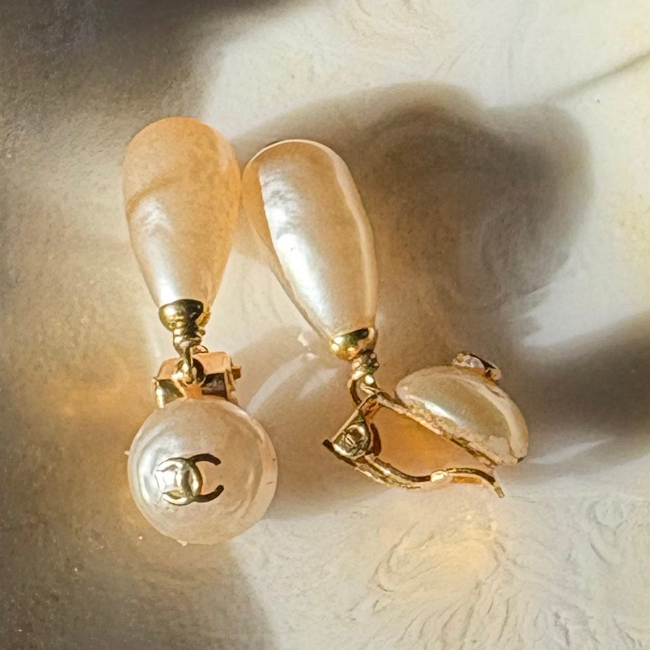 Pearl drop clip earrings